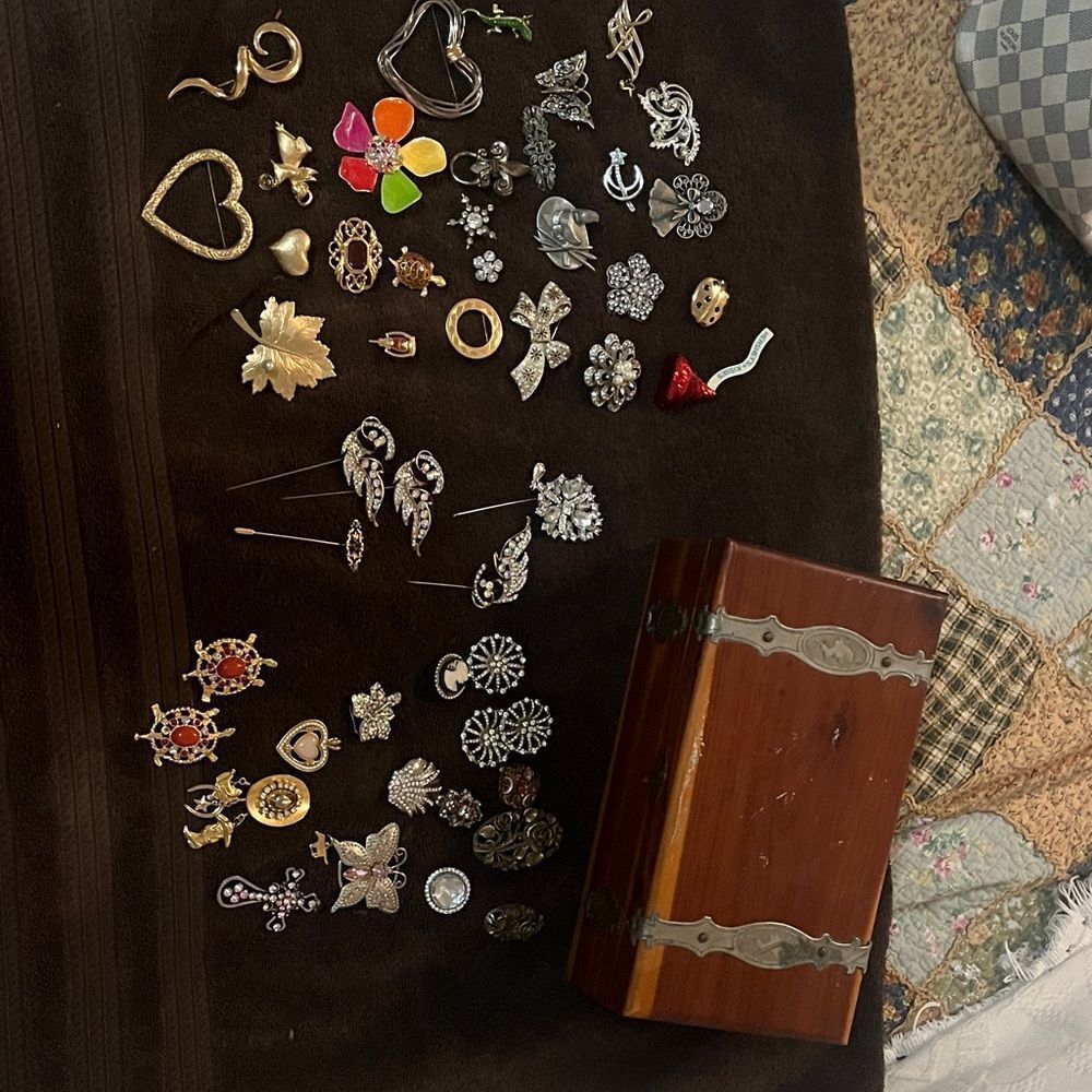 Vintage brooches and vintage wood box